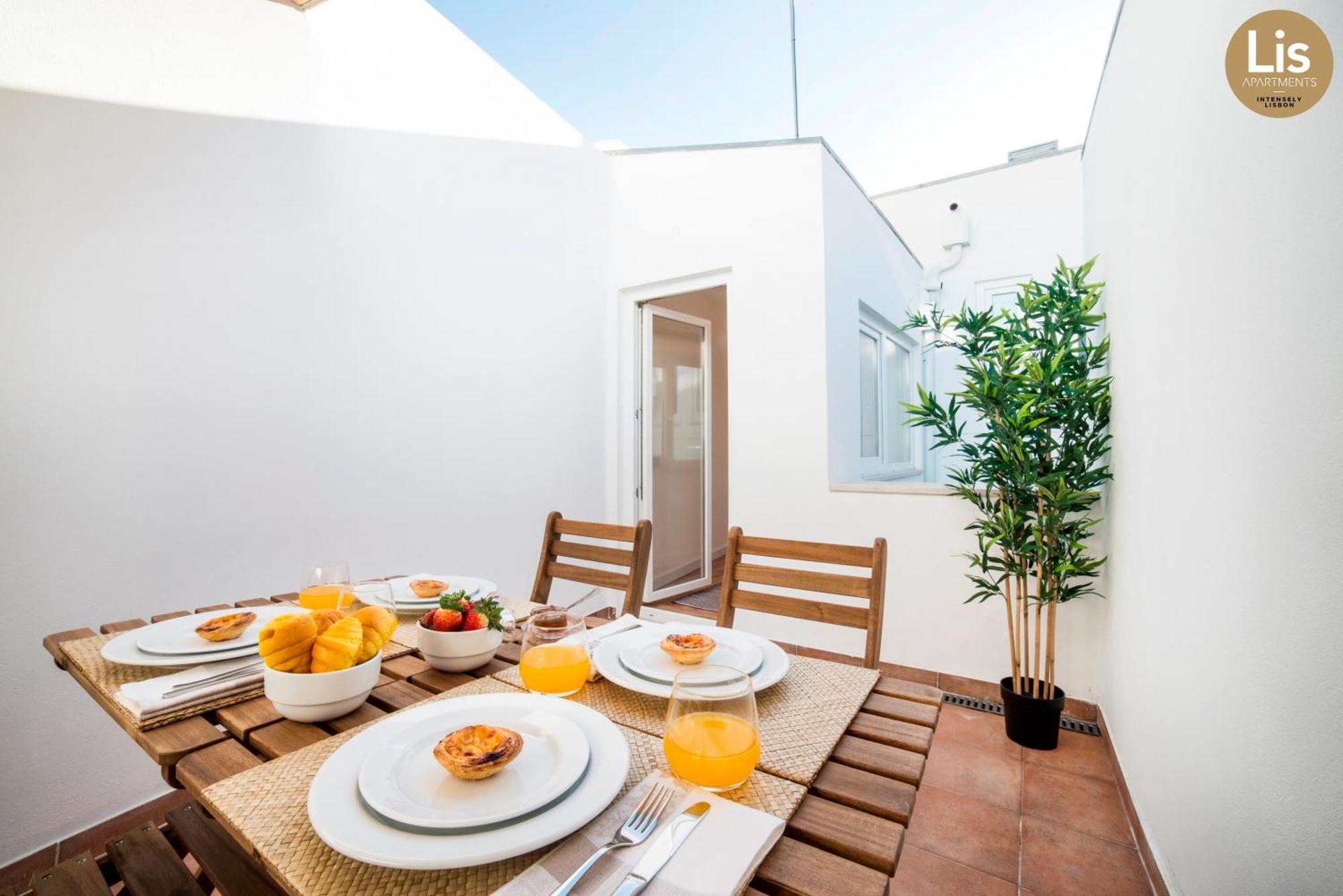 One-Bedroom Apartment Terrace Castle View
